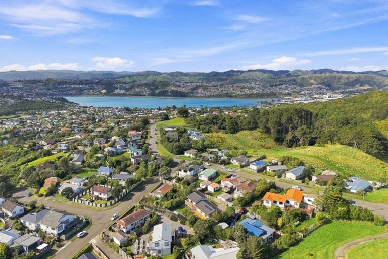 Photo of property in 128 Pikarere Street, Titahi Bay, Porirua, 5022