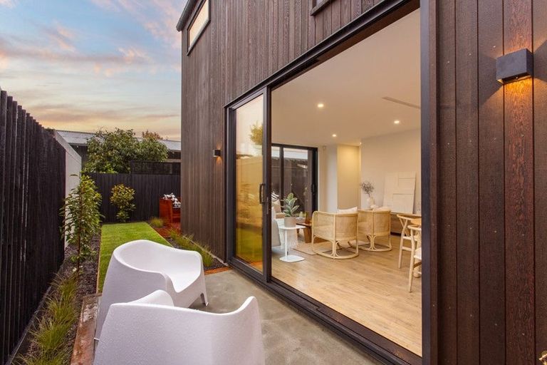 Photo of property in 2/143a Weston Road, St Albans, Christchurch, 8052