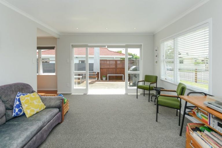 Photo of property in 1 Holyrood Street, Taradale, Napier, 4112