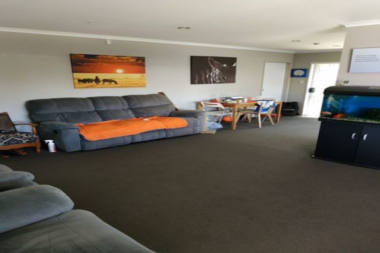 Photo of property in 2/27 Rice Crescent, Papakura, 2110