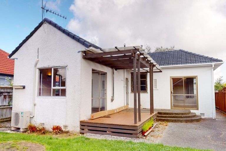Photo of property in 19 Franklin Avenue, Hokowhitu, Palmerston North, 4410