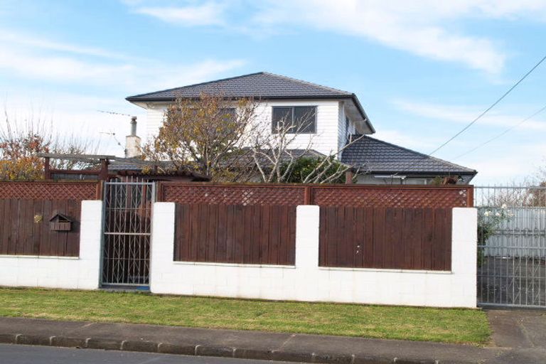 Photo of property in 35 Blake Road, Mangere East, Auckland, 2024