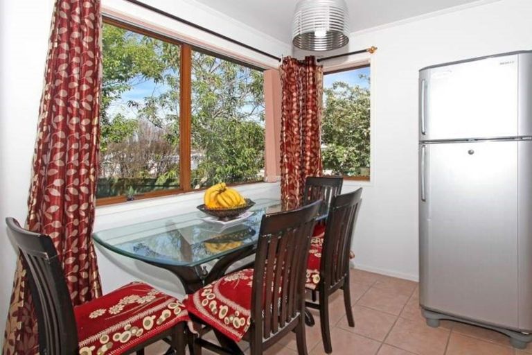 Photo of property in 29 Kelman Road, Kelston, Auckland, 0602