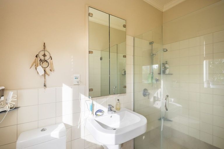 Photo of property in 42 Octavius Place, New Plymouth, 4312