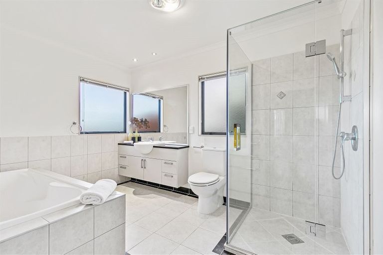 Photo of property in 1 Clomell Drive, Flat Bush, Auckland, 2019