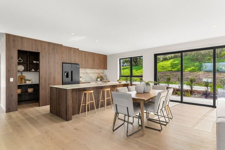 Photo of property in 4 Pukeora Way, Mangawhai, 0505