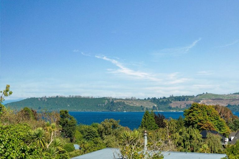 Photo of property in 19 Ingle Avenue, Waipahihi, Taupo, 3330