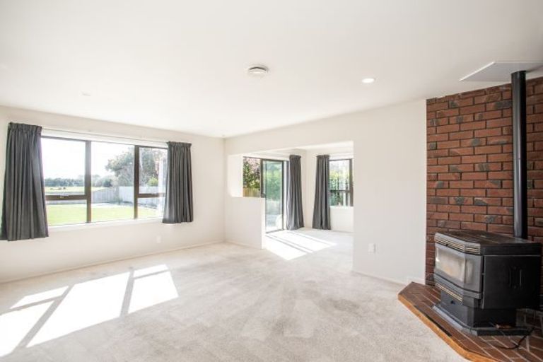 Photo of property in 11 Mcsaveneys Road, Marshland, Christchurch, 8051