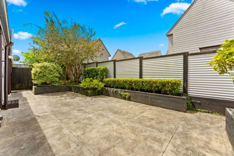 Photo of property in 1/1 Gatman Street, Birkdale, Auckland, 0626