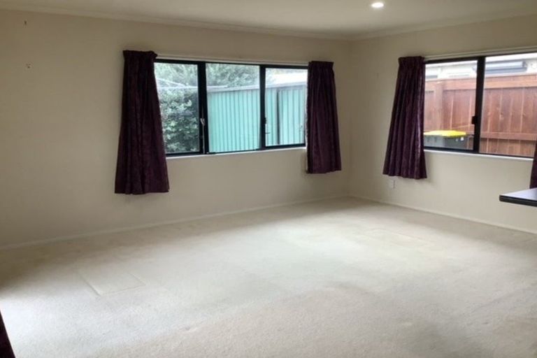Photo of property in 37 De Menech Grove, Avalon, Lower Hutt, 5011