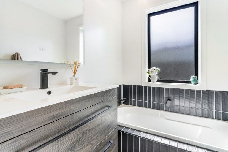 Photo of property in 42 Mary Street, Winton, 9720