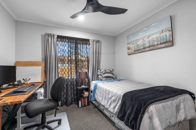 Photo of property in 5 Minerva Avenue, Helensville, 0800