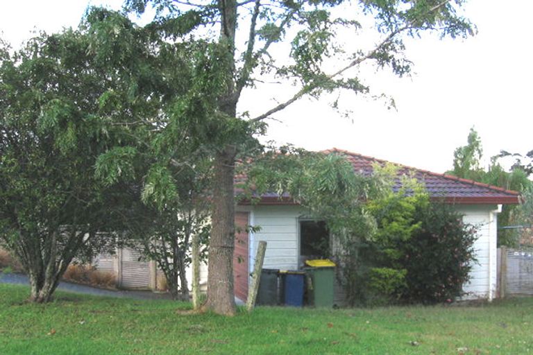 Photo of property in 16 Jacinta Grove, Swanson, Auckland, 0612