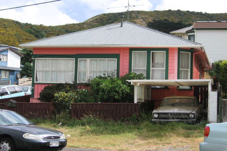 Photo of property in 38 Eden Street, Island Bay, Wellington, 6023