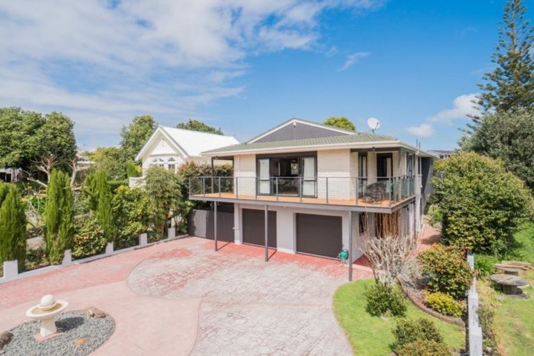 Photo of property in 27 Kiwi Esplanade, Mangere Bridge, Auckland, 2022