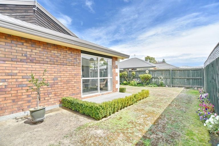 Photo of property in 1/6 Kohuhu Lane, Burwood, Christchurch, 8083
