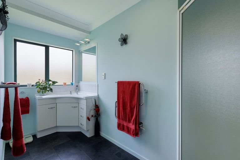 Photo of property in 4 Burnt Oak Drive, Pyes Pa, Tauranga, 3112