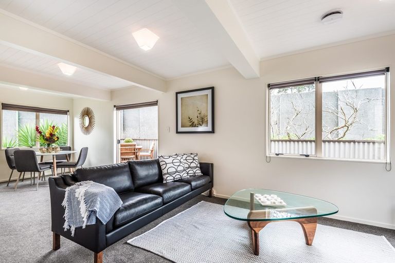 Photo of property in 1042a Great North Road, Point Chevalier, Auckland, 1022