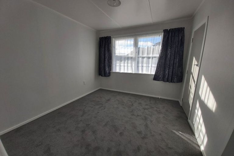 Photo of property in 98 Beazley Avenue, Paparangi, Wellington, 6037