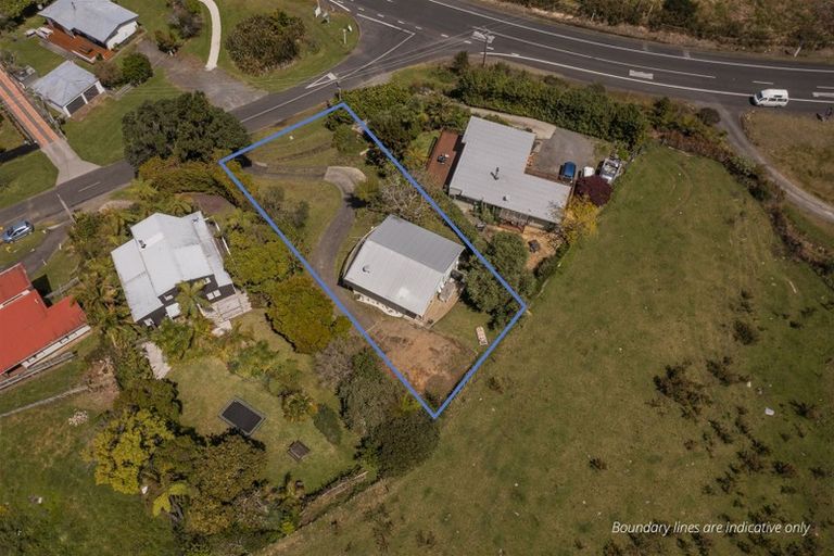 Photo of property in 4 Ocean Beach Road, Tairua, 3508