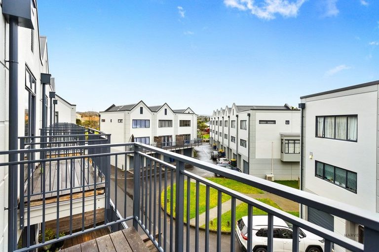 Photo of property in Krisley Court, 15/6 Ambrico Place, New Lynn, Auckland, 0600