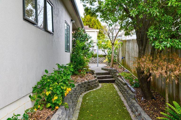 Photo of property in 2/13 Quebec Road, Milford, Auckland, 0620