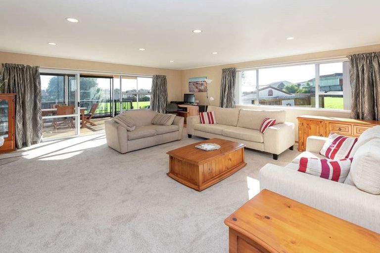 Photo of property in 69 Lewisham Street, Highland Park, Auckland, 2010