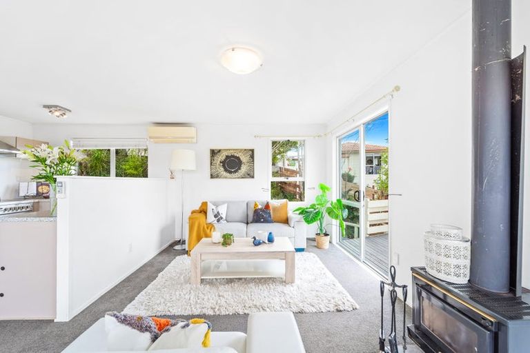 Photo of property in 11 Babington Place, Torbay, Auckland, 0630