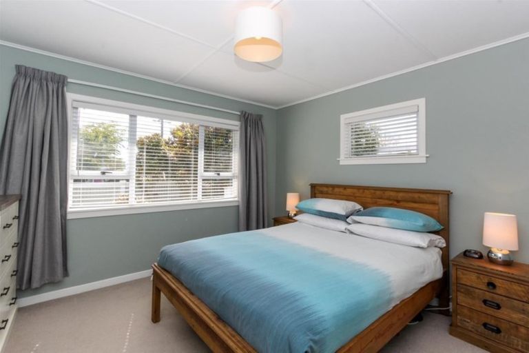 Photo of property in 18 Karaka Street, Merrilands, New Plymouth, 4312