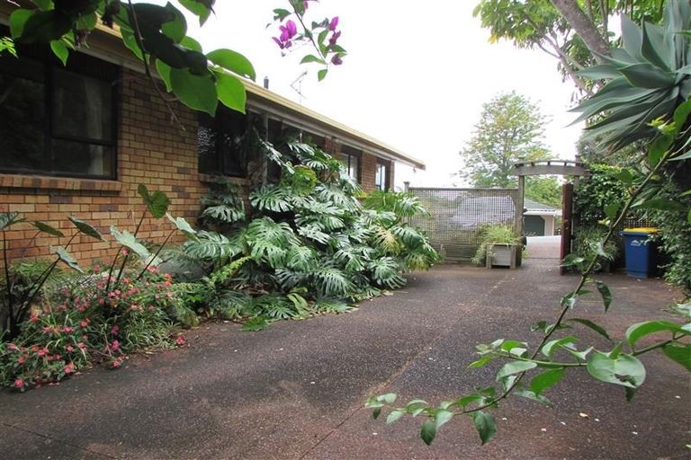 Photo of property in 38 Archers Road, Glenfield, Auckland, 0629