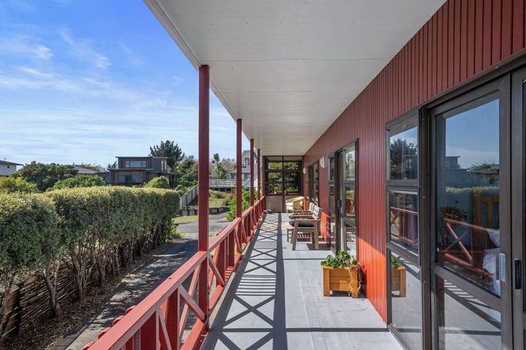 Photo of property in 15 Frimley Terrace, Waikanae Beach, Waikanae, 5036