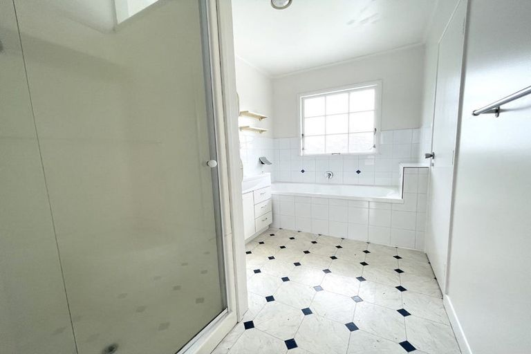 Photo of property in 988 East Coast Road, Northcross, Auckland, 0632