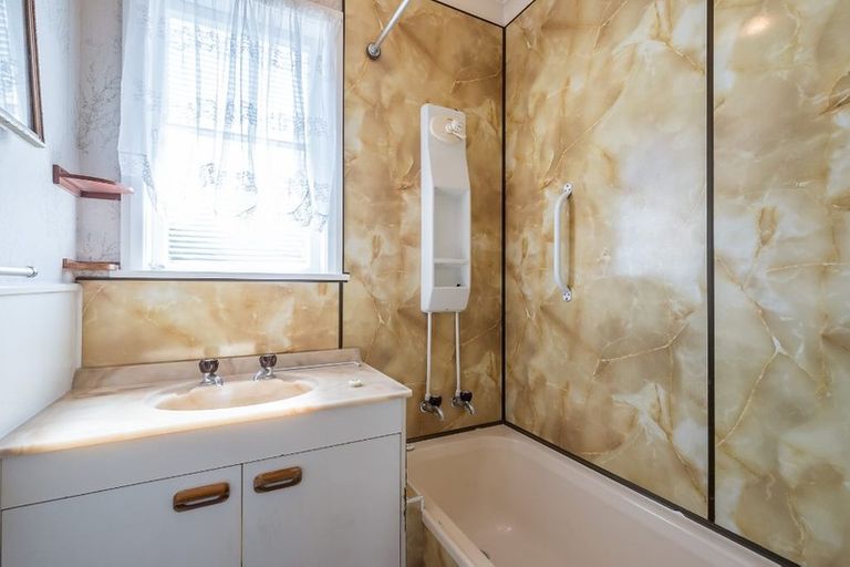 Photo of property in 15 Bledisloe Street, Levin, 5510