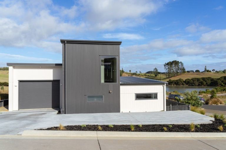 Photo of property in 2 Taeore Lane, Raglan, 3225