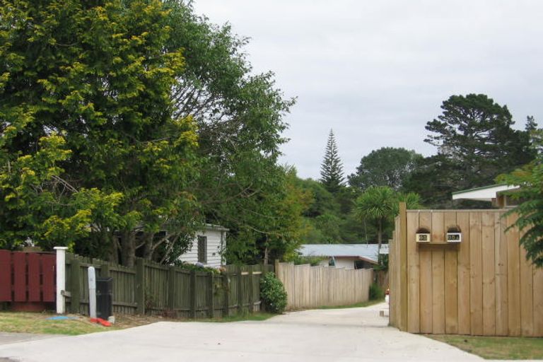 Photo of property in 65 Hellyers Street, Birkdale, Auckland, 0626