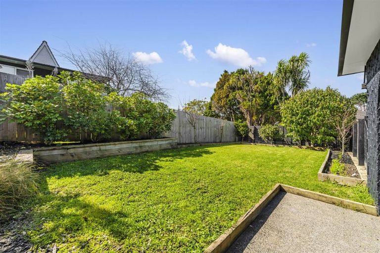 Photo of property in 1 Riviera Place, Hauraki, Auckland, 0622