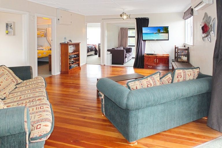 Photo of property in 4 Andresen Street, Foxton Beach, Foxton, 4815