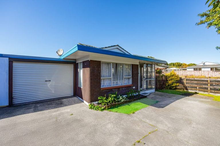 Photo of property in 2/17 Waimahia Avenue, Weymouth, Auckland, 2103