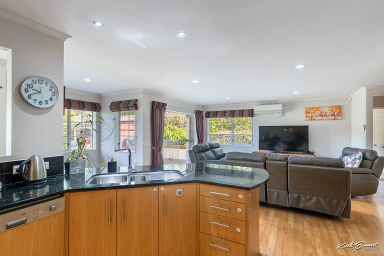 Photo of property in 5 Grace Nicholls Grove, Riverstone Terraces, Upper Hutt, 5018