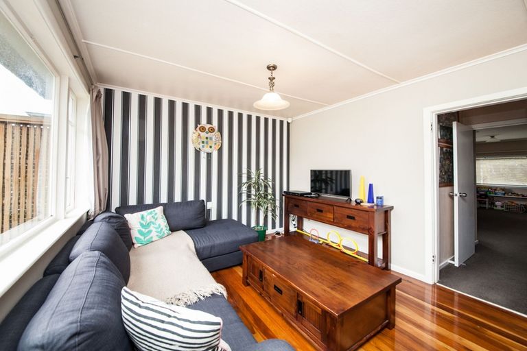 Photo of property in 577 Featherston Street, Roslyn, Palmerston North, 4414