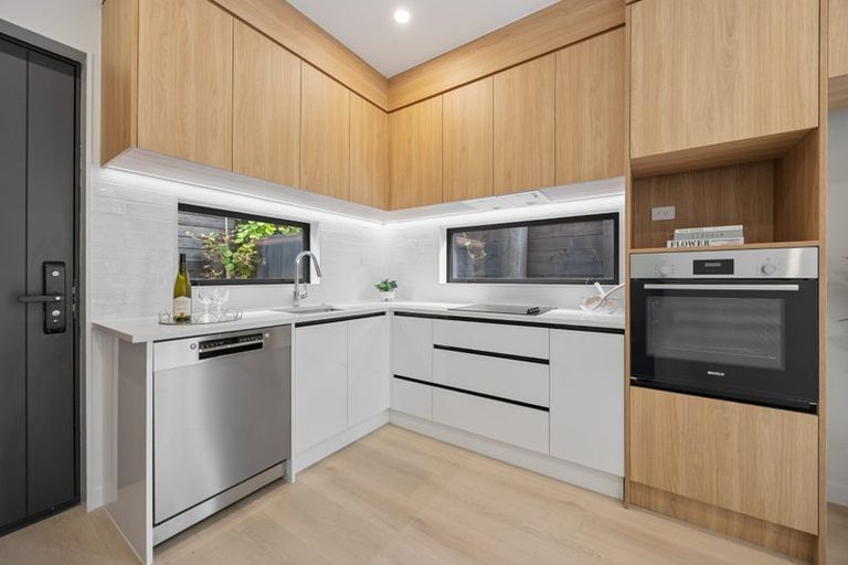 Photo of property in 72e Langana Avenue, Browns Bay, Auckland, 0630