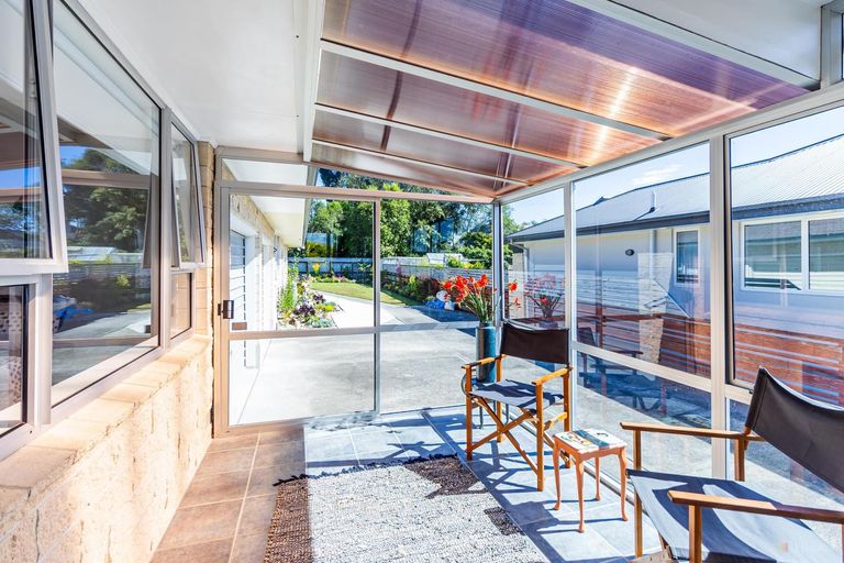 Photo of property in 10a-b Churchill Place, Waimate, 7924