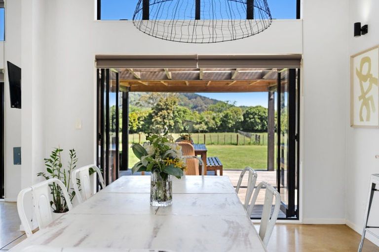 Photo of property in 69 Clevedon Kawakawa Road, Clevedon, Papakura, 2585