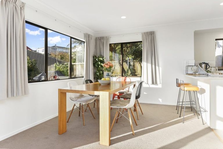 Photo of property in 2/23 Gwenand Place, Botany Downs, Auckland, 2010