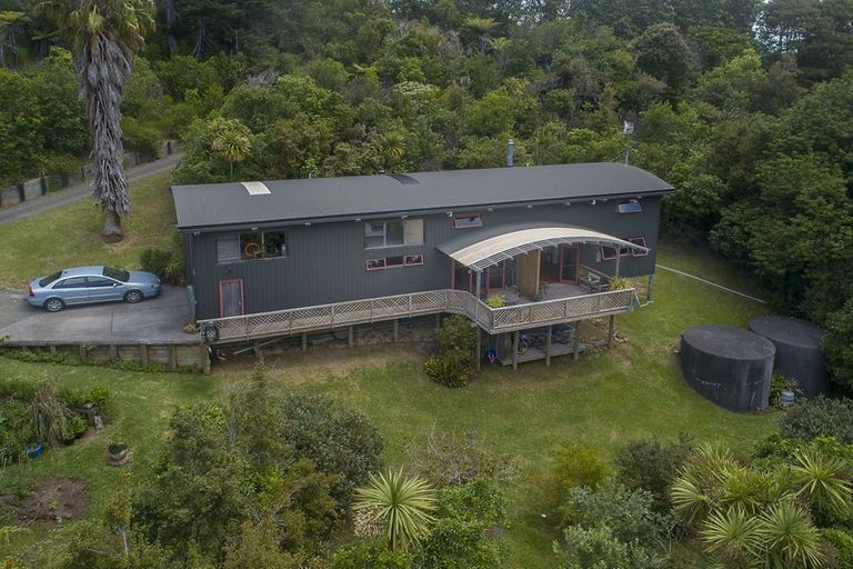 Photo of property in 142 Wade River Road, Wade Heads, Whangaparaoa, 0932
