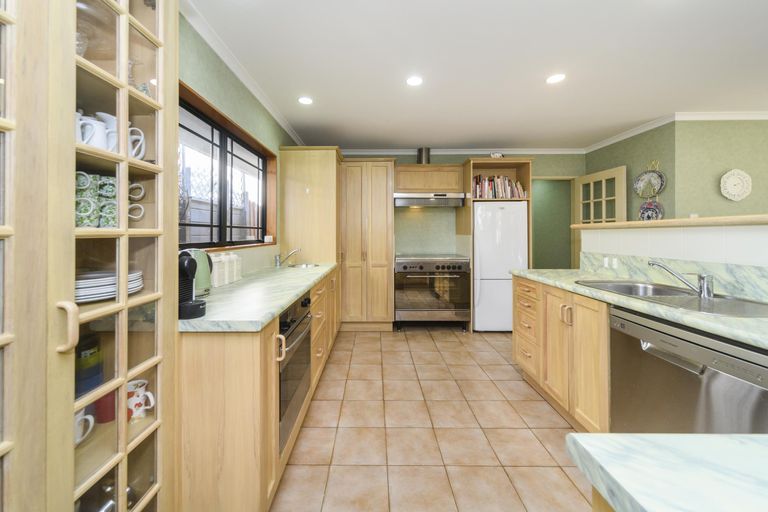 Photo of property in 23 Chadwick Place, Highbury, Palmerston North, 4412