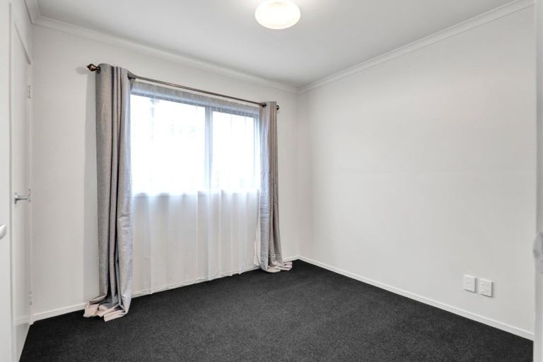 Photo of property in 15b Queens Road, Glen Avon, New Plymouth, 4312