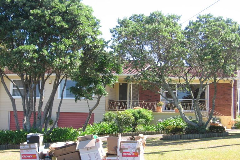 Photo of property in 4a Folkestone Street, Murrays Bay, Auckland, 0630