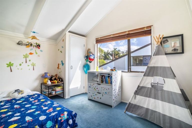 Photo of property in 2/9a Alfred Street, Northcote Point, Auckland, 0627