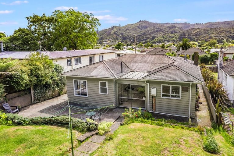 Photo of property in 34 Bledisloe Crescent, Wainuiomata, Lower Hutt, 5014
